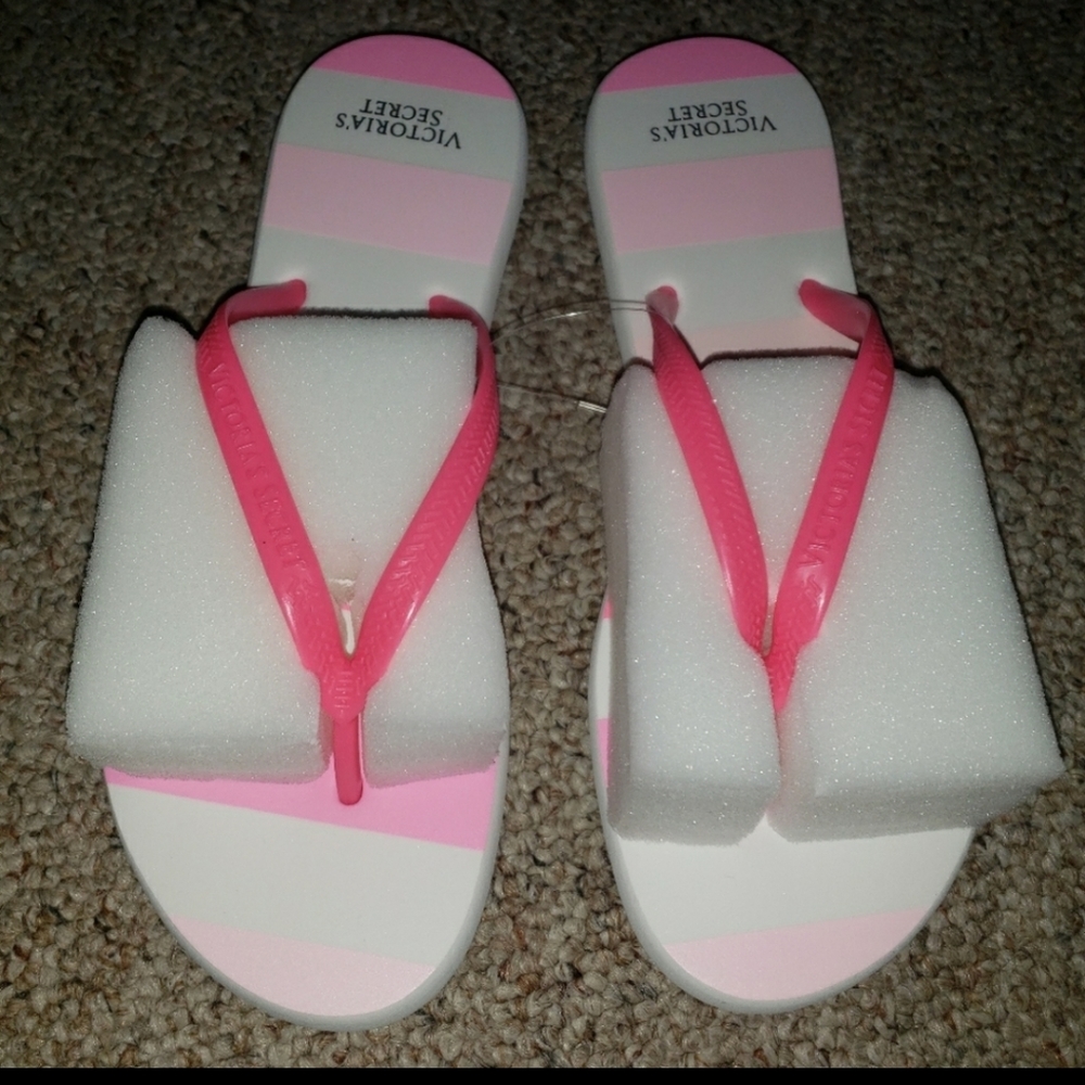 Small Victoria secret flip flops size S